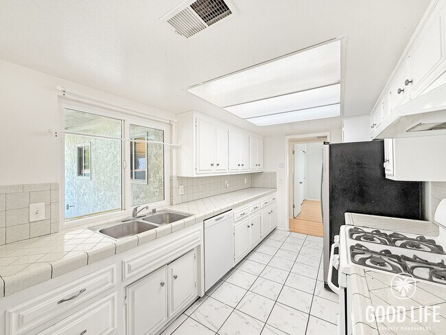 Foto del edificio - Beautiful 4B/2BA Home in Riverside for Rent!