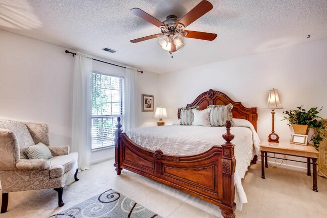 Foto del edificio - 117 Southampton Ct