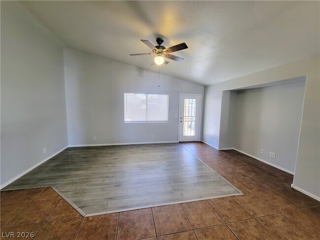 Building Photo - 5914 Springmist St