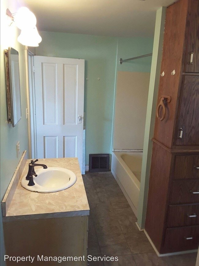Building Photo - 2 br, 1 bath House - 211 Mill St.*