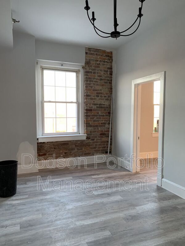 Building Photo - 39 Bollingbrook St