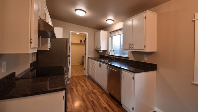Building Photo - 3 Bedroom House For Rent In The Dalles