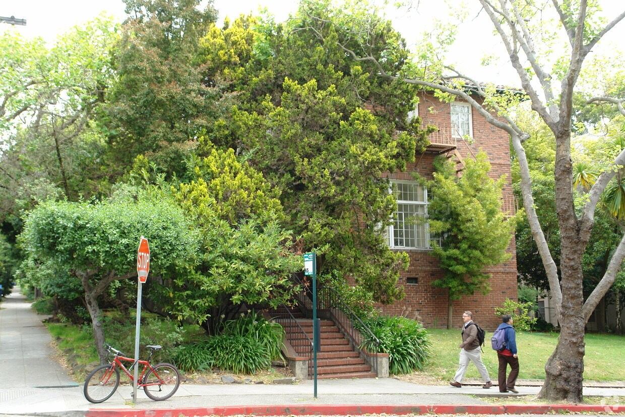 Primary Photo - 2510 Le Conte Ave