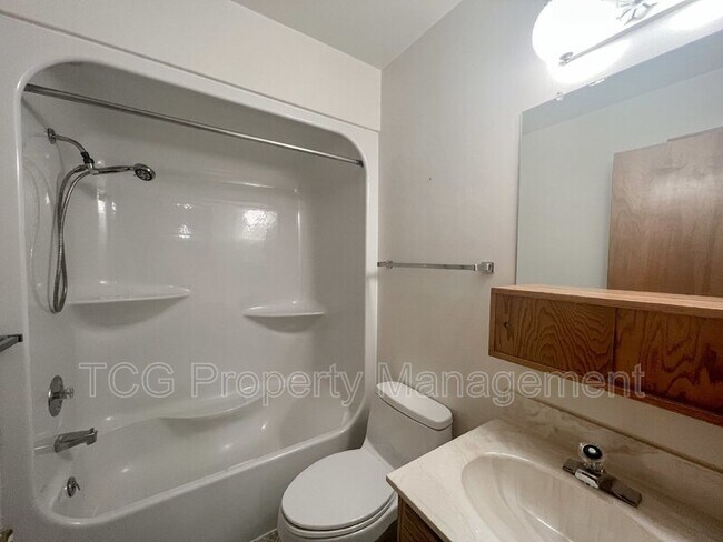 Building Photo - 1404 State St