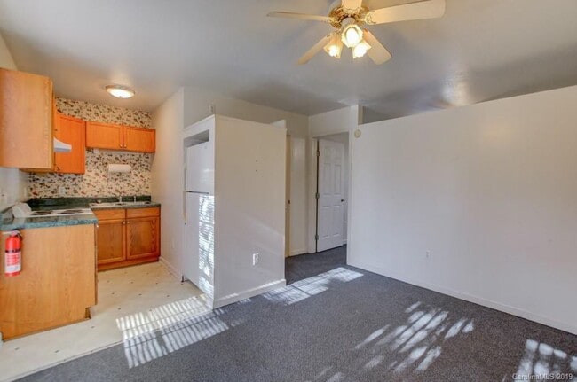 Building Photo - Westwood Duplex