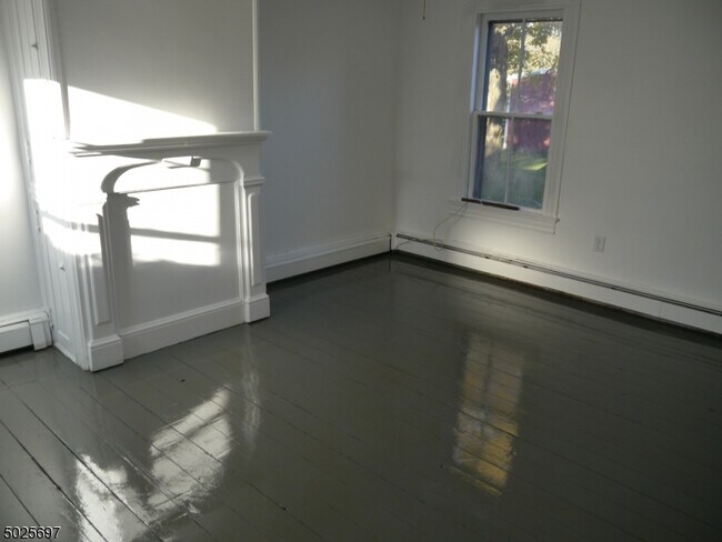 Foto del edificio - 247-247 Pittstown Rd