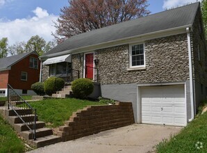 Building Photo - 181 St James Dr