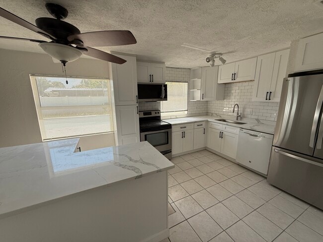 Foto del edificio - 4526 S Lois Ave