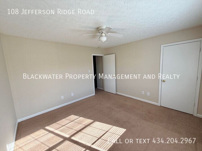 Foto del edificio - 108 Jefferson Ridge Rd
