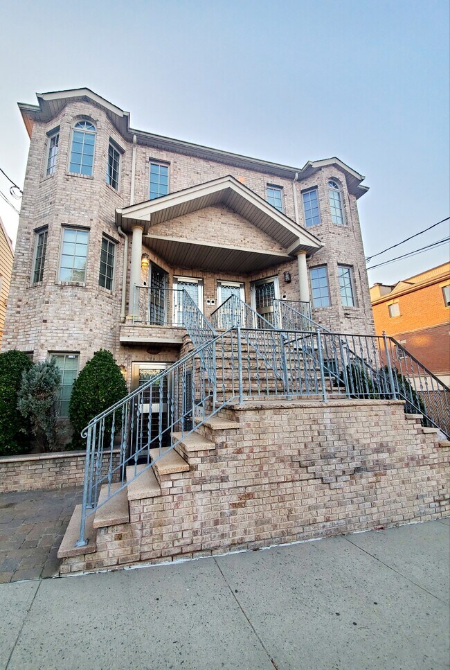 Foto del edificio - 6618 70th St