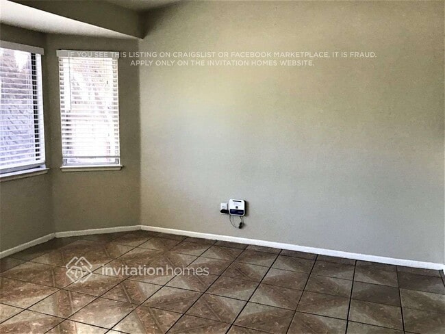 Foto del edificio - 2358 W College Ave