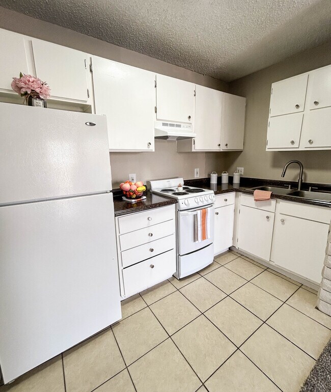 Cocina - Katie Court Apartments