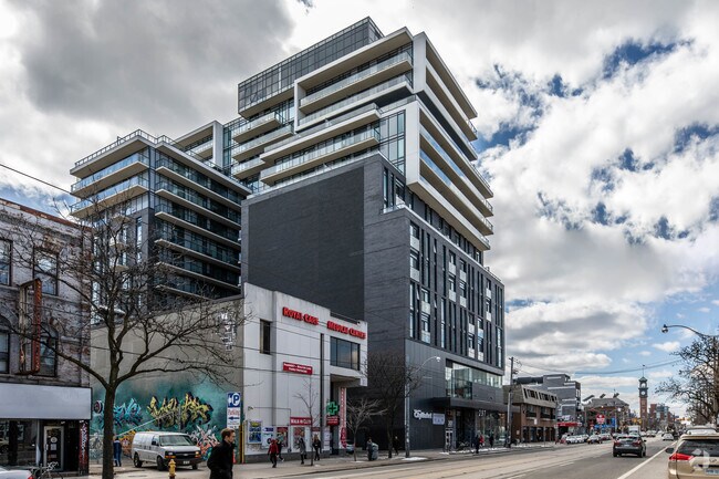 Photo du bâtiment - The College Condiminium At Spadina