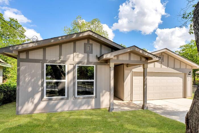 Primary Photo - 1517 Sheri Ln S
