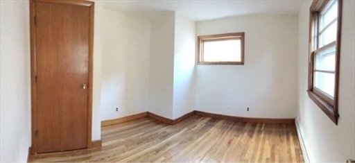 Building Photo - Spacious 3 Bed 1 Bath!