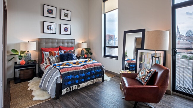 Pittsburgh Luxury Bedroom - Eastside Bond Apartments - Eastside Bond