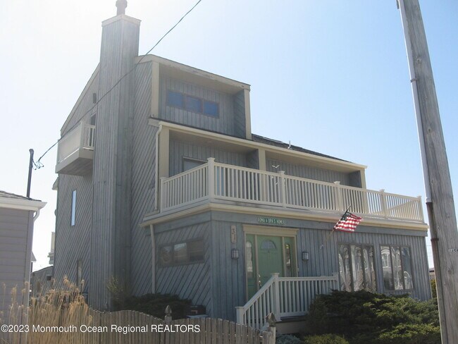 Building Photo - 31 13th Ave