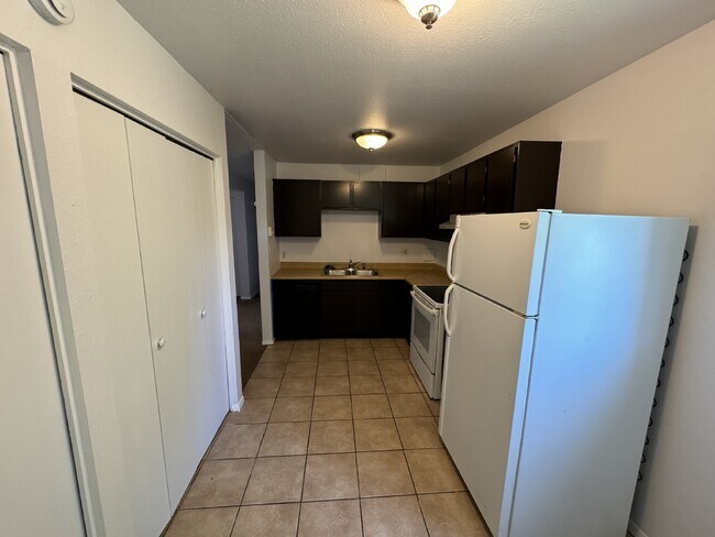 Foto del edificio - 2-Bed Duplex With Newly Remodeled Bathroom!