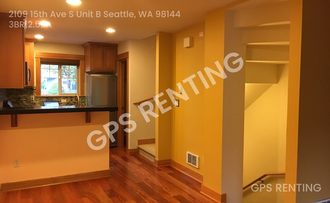Building Photo - 2109 15th Ave S