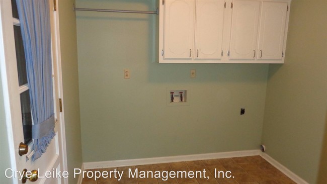 Building Photo - 4 br, 2 bath House - 2219 Thorncroft Dr