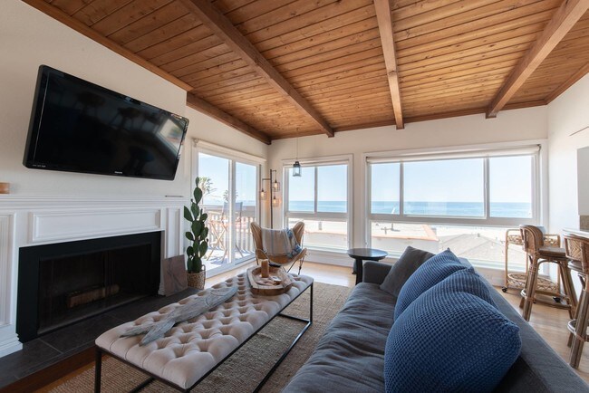 Living room - 120 7th St