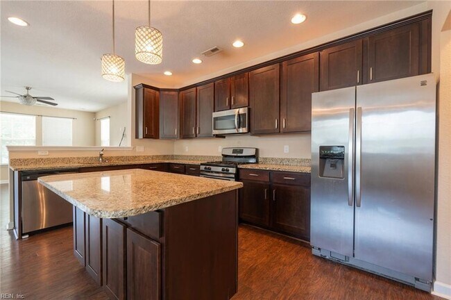 Foto del edificio - 302 Milton Ct
