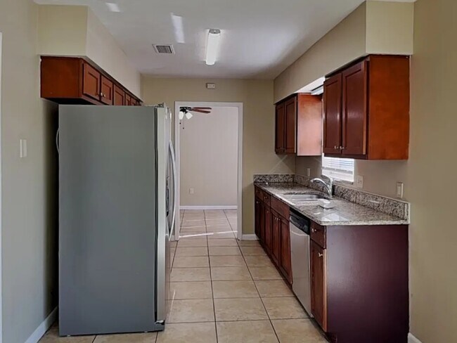 Building Photo - 619 Barkfield St