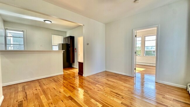 Foto del edificio - 245 DUNCAN Ave