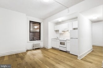 Building Photo - 1229 Chestnut St