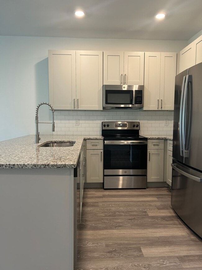 Building Photo - Welcome Home to Cape Coral Living!