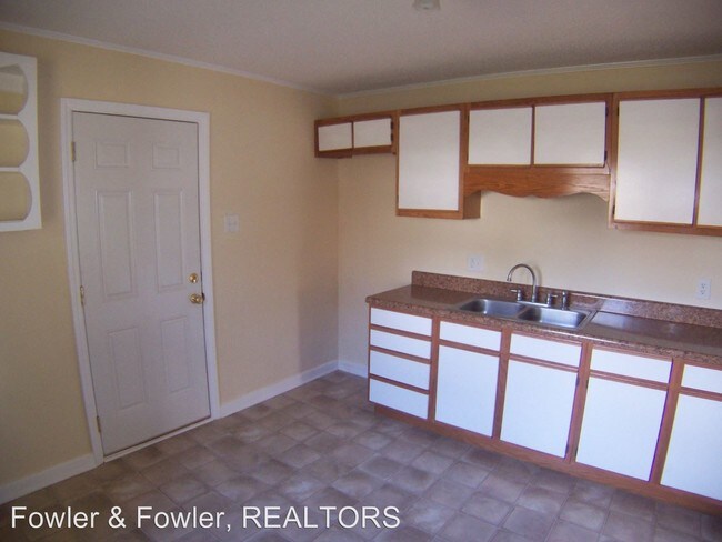 Building Photo - 404 Burge Pl