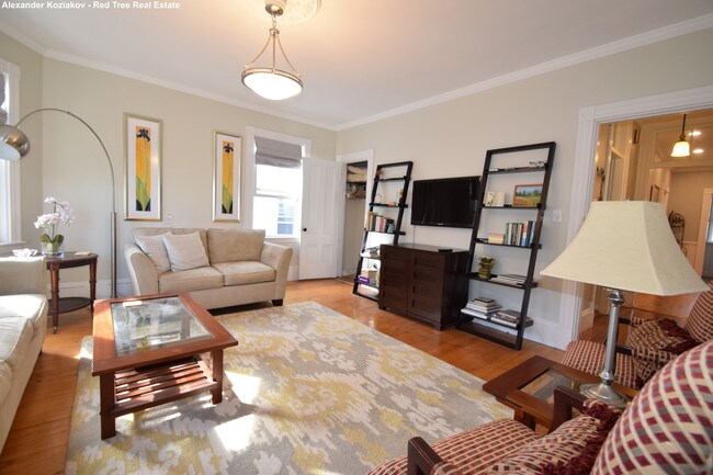 Building Photo - 62 Chestnut St