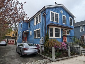 Building Photo - 210 Erie St