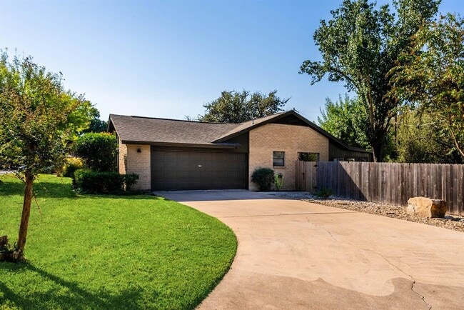 Building Photo - 10502 Ronwood Dr