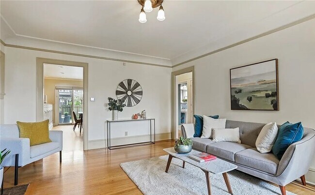 Building Photo - Quintessential Greenlake 4 Bed 3 Bath Home