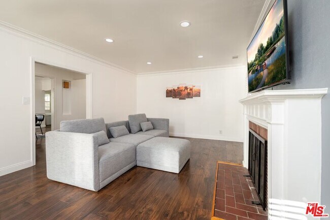 Foto del edificio - 1789 S Fairfax Ave
