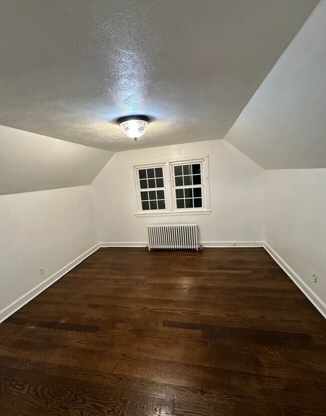 Foto del edificio - 500 Quaker Ln S