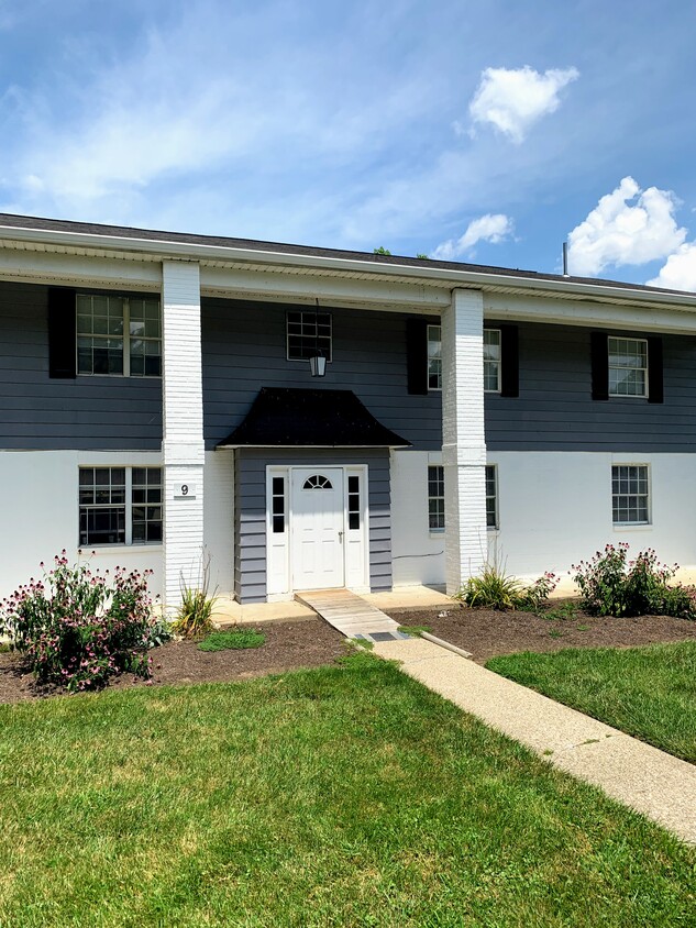 Primary Photo - 2 Estate Dr