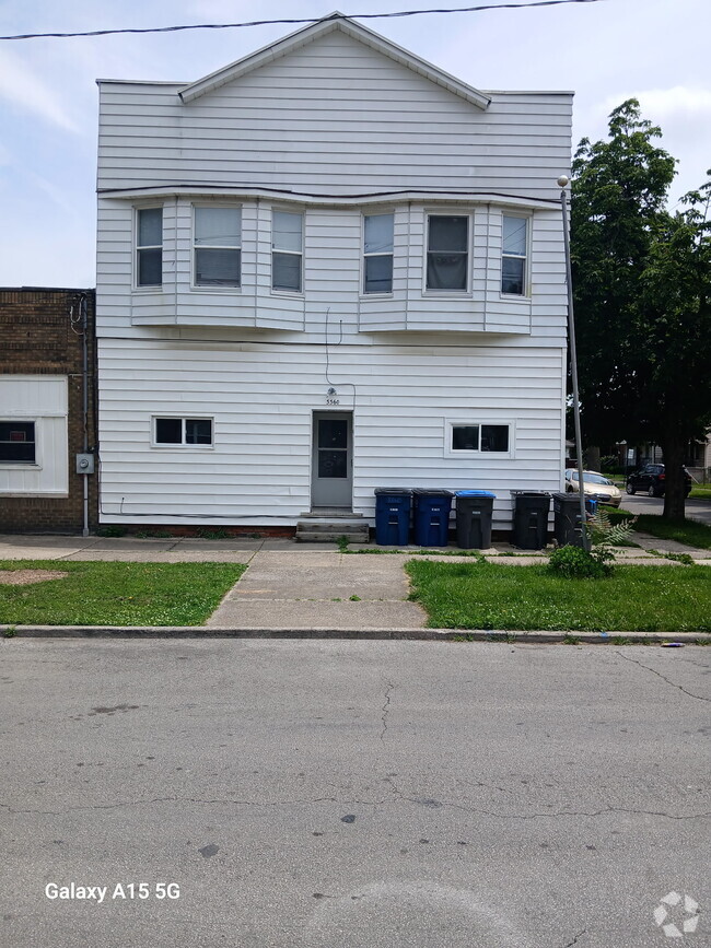 Building Photo - 3360 Maple St