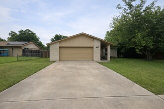 Building Photo - 2412 Andover Dr