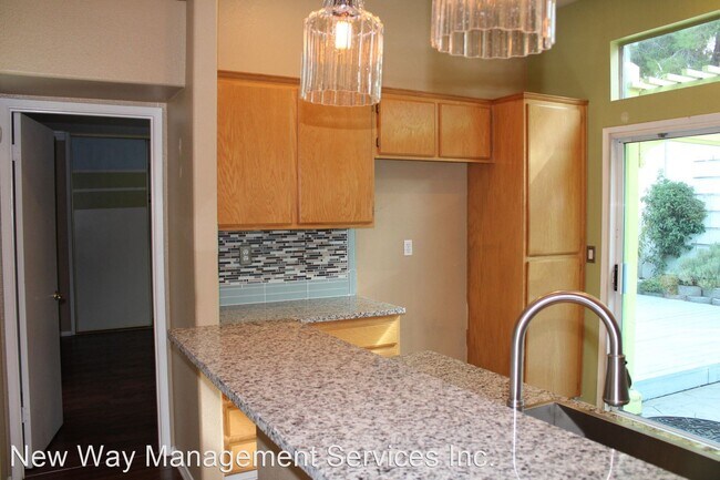 Foto del edificio - 3 br, 2 bath House - 328 Fall Circle