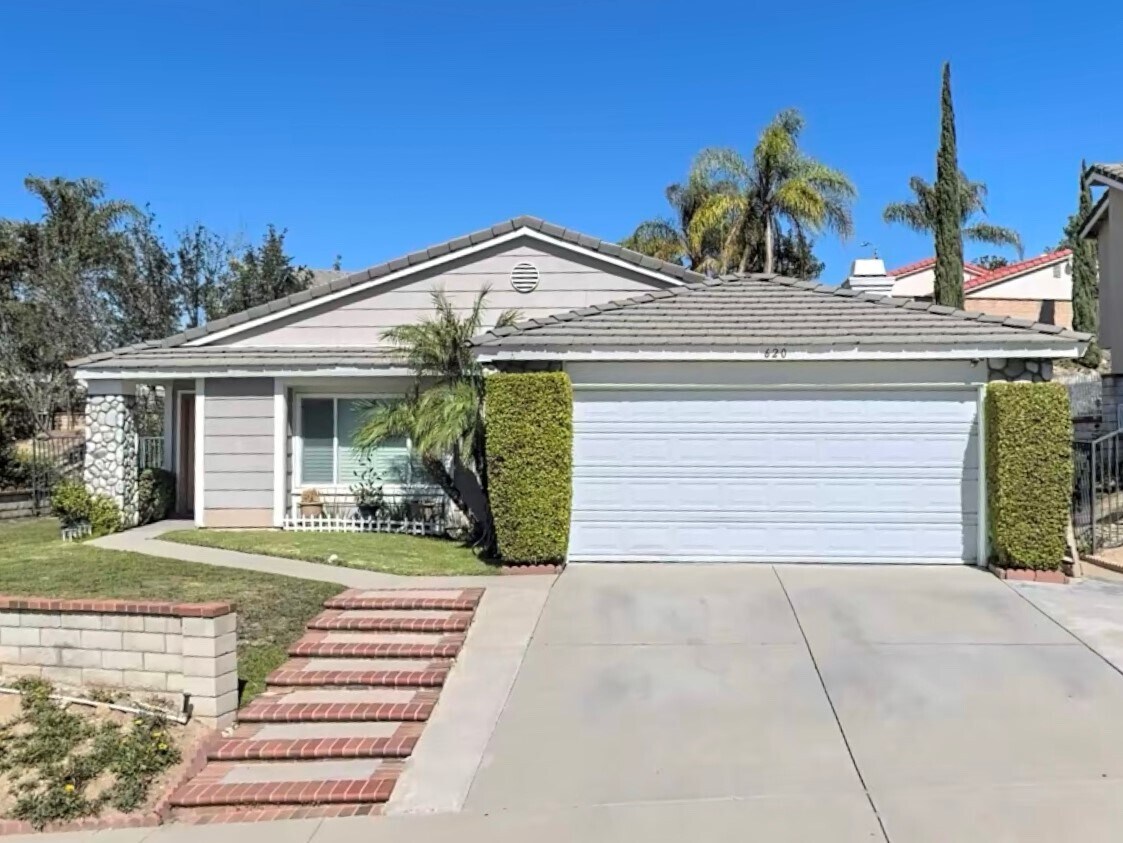 Primary Photo - 620 Pantera Dr