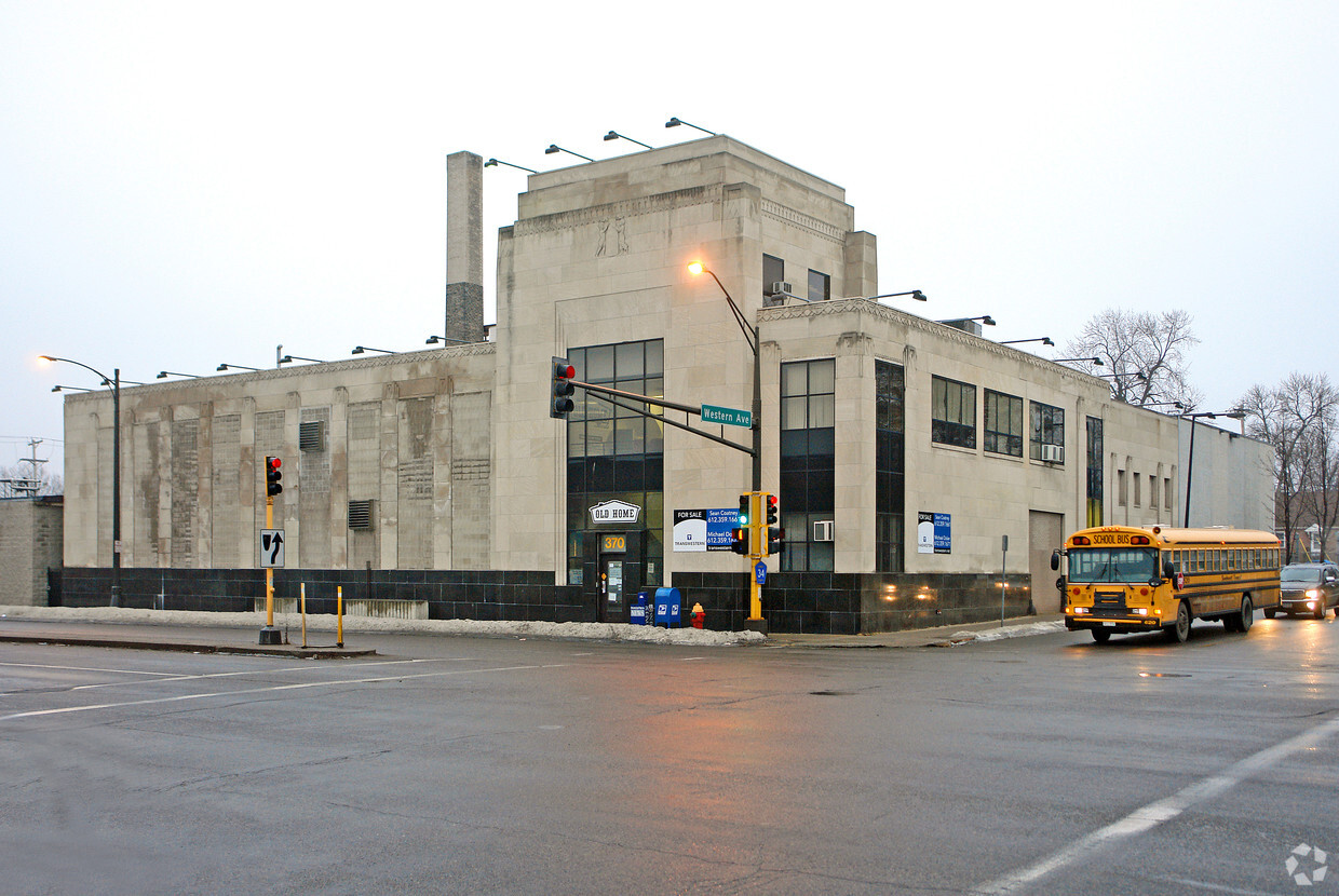 Primary Photo - Western U Flats