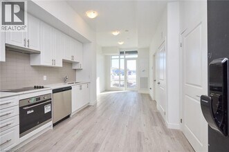 Building Photo - 461 Green Rd