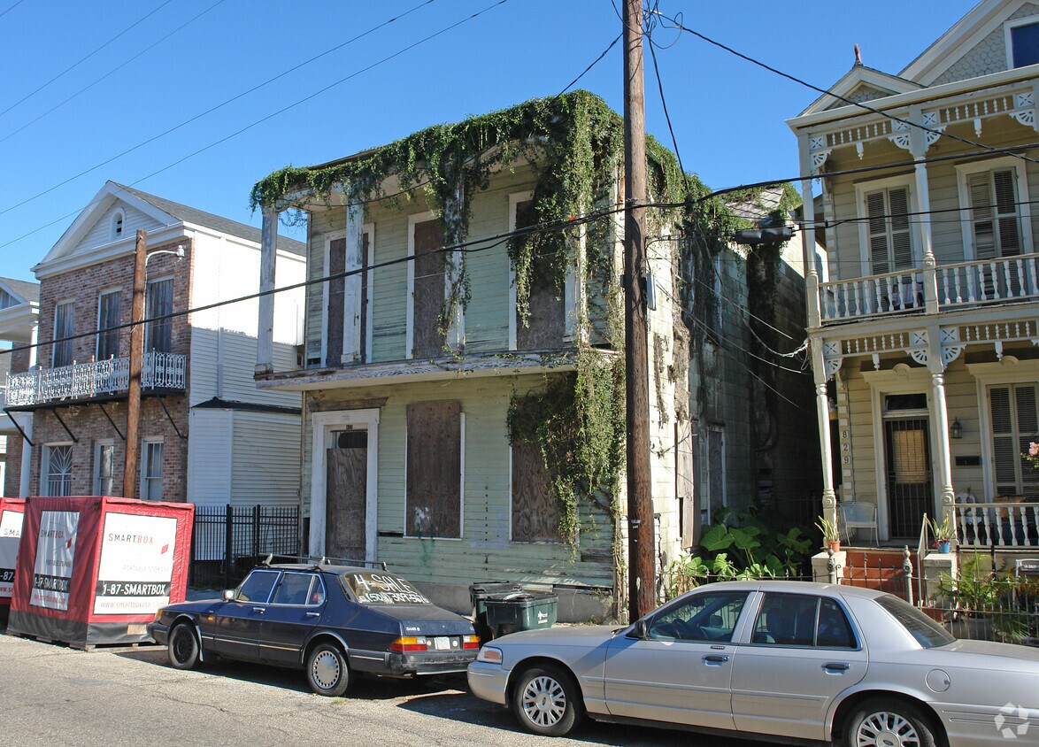 Primary Photo - 833 Jackson Ave