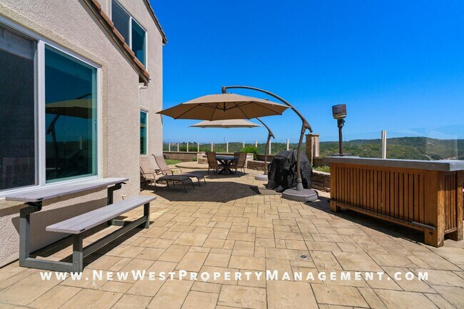 Foto del edificio - Renovated Carmel Valley 4 Bedroom at Costa...