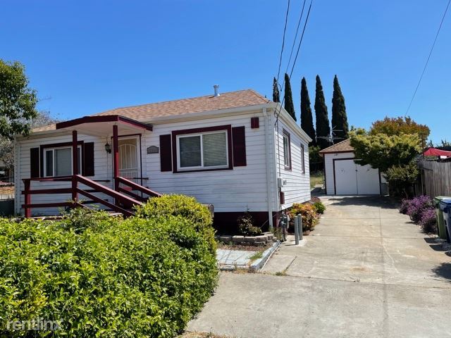 Building Photo - 17956 Redwood Rd