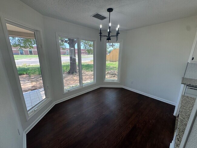 Foto del edificio - Beautiful 2 Story Home Across the Street F...