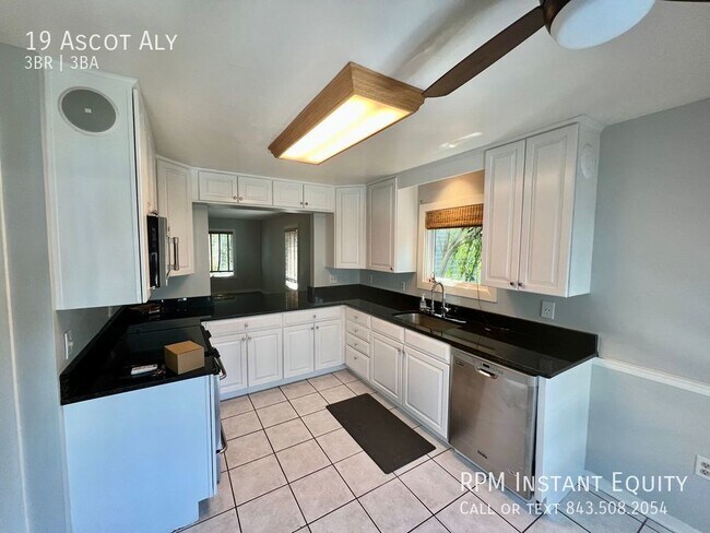 Building Photo - Gorgeous End Unit Downtown Townhome!
