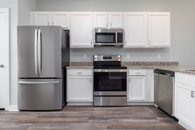 Foto del edificio - Move In Special! 3 Bedroom Townhome each w...